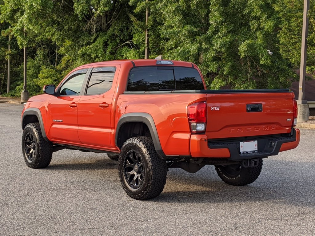 Pre-Owned 2017 Toyota Tacoma SR5 4WD