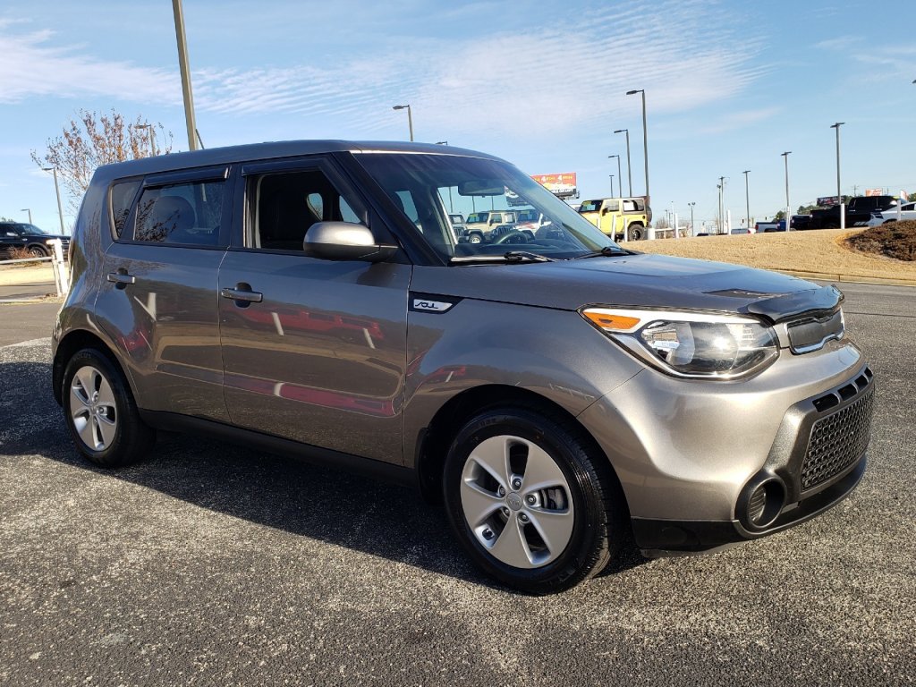 Pre-Owned 2015 Kia Soul Base FWD Hatchback