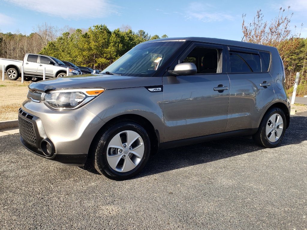 Pre-Owned 2015 Kia Soul Base FWD Hatchback